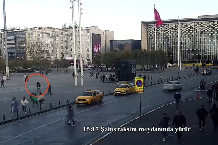 İstanbul'daki terör saldırısını yapan kadın şüphelinin olay yerine geliş görüntüleri ortaya çıktı