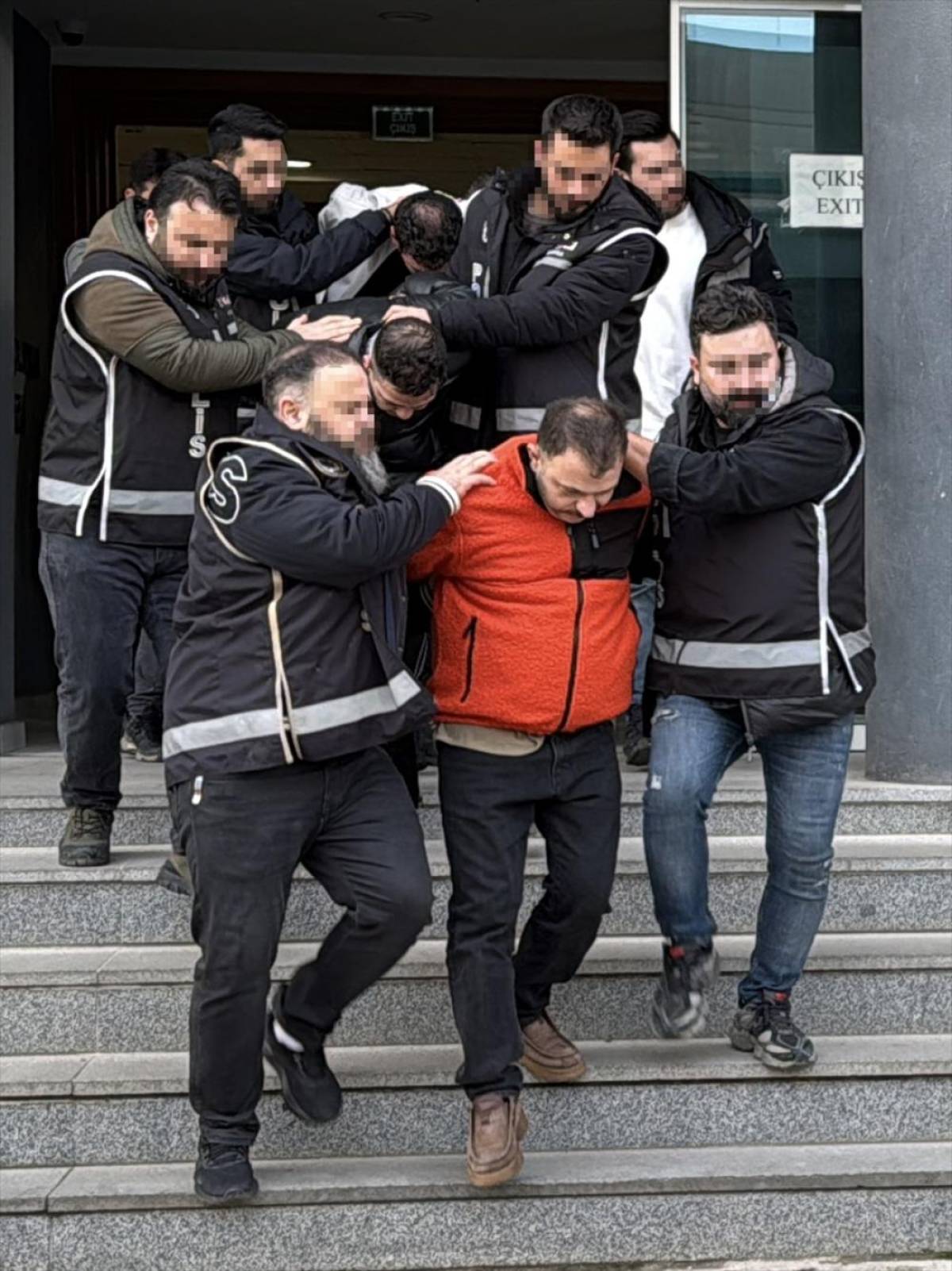 Bursa merkezli "Sarallar" organize su&ccedil; &ouml;rg&uuml;t&uuml;ne y&ouml;nelik operasyonda 14 ş&uuml;pheli yakalandı