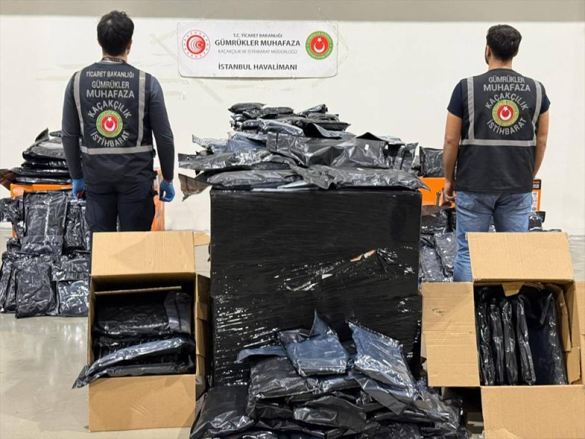 G&uuml;mr&uuml;kler Muhafaza ekipleri, İstanbul Havalimanı ve İskenderun Limanı'nda uyuşturucu ele ge&ccedil;irdi