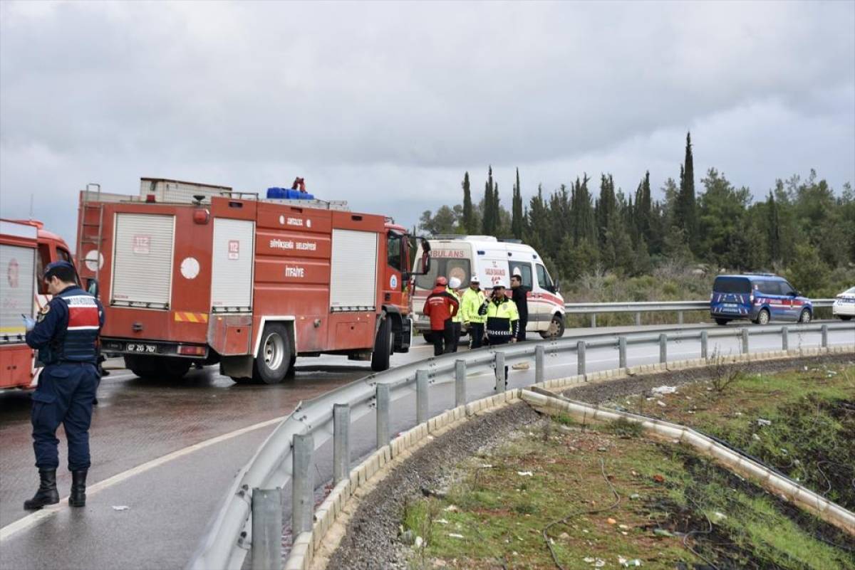 Antalya'da devrilen yolcu otob&uuml;s&uuml;ndeki 8 kişi &ouml;ld&uuml;, 26 kişi yaralandı