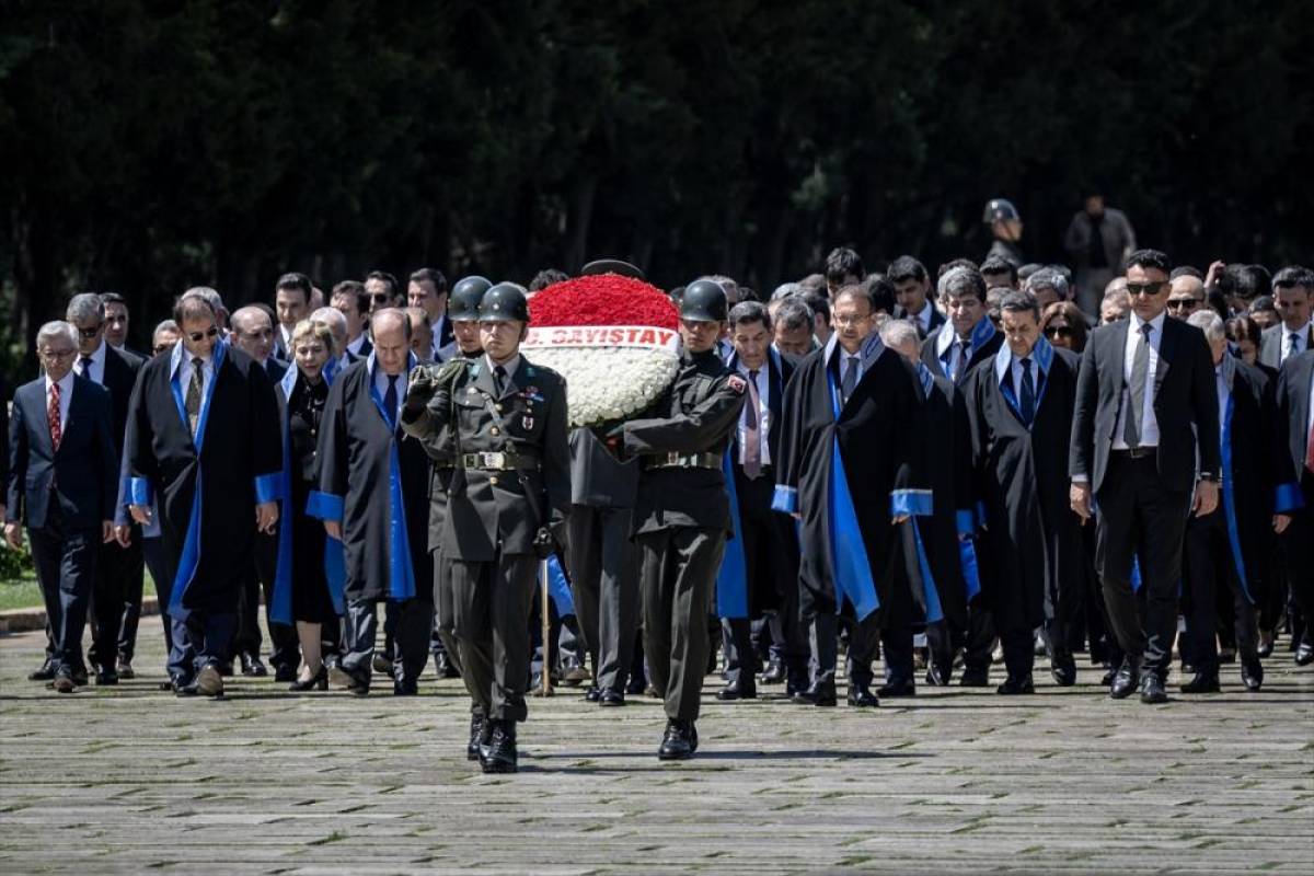 Sayıştay Başkanı Yener ve beraberindeki heyet Anıtkabir'i ziyaret etti