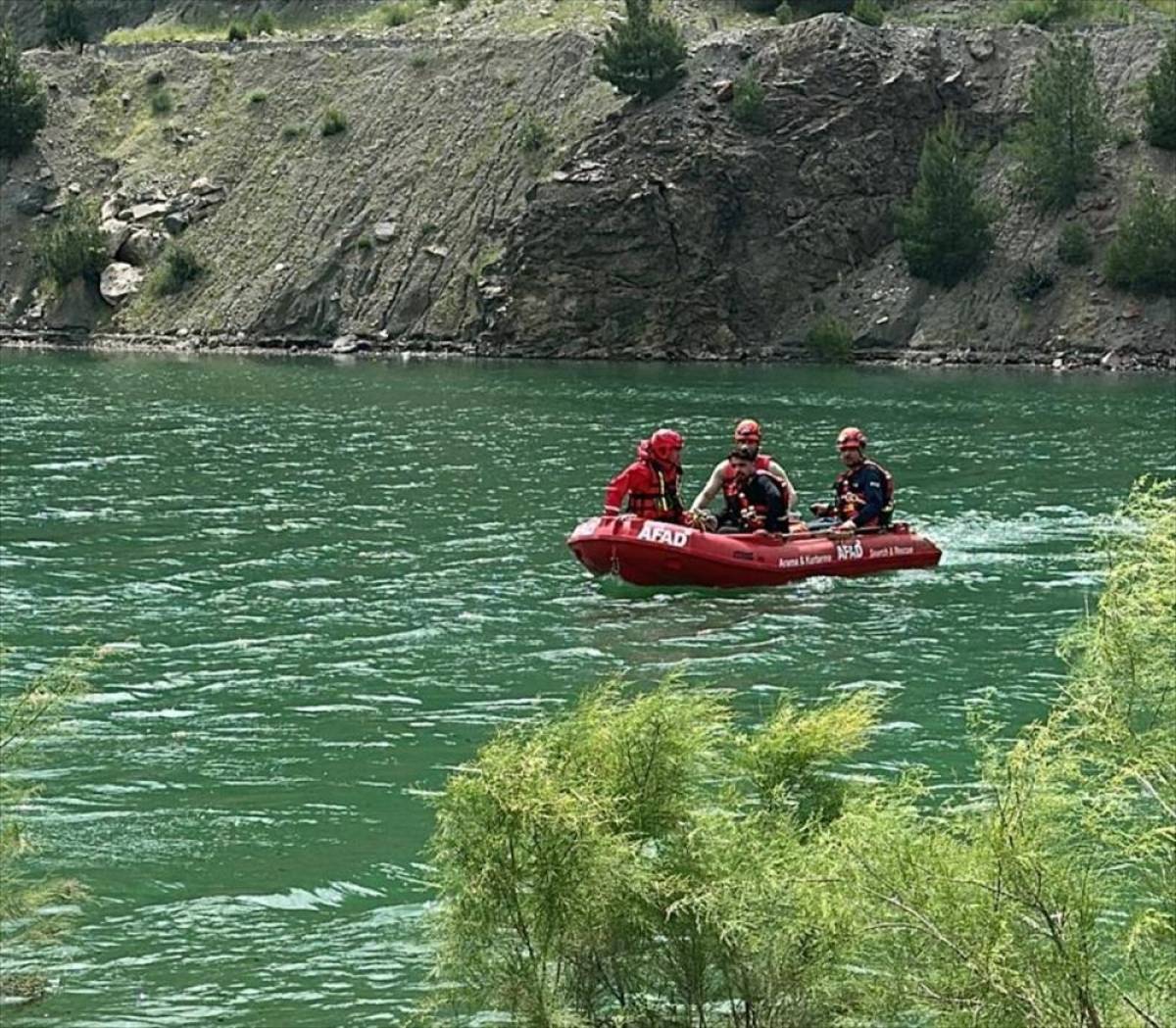 Kahramanmaraş'ta nehirde kaybolan kişiyi arama &ccedil;alışmaları s&uuml;r&uuml;yor