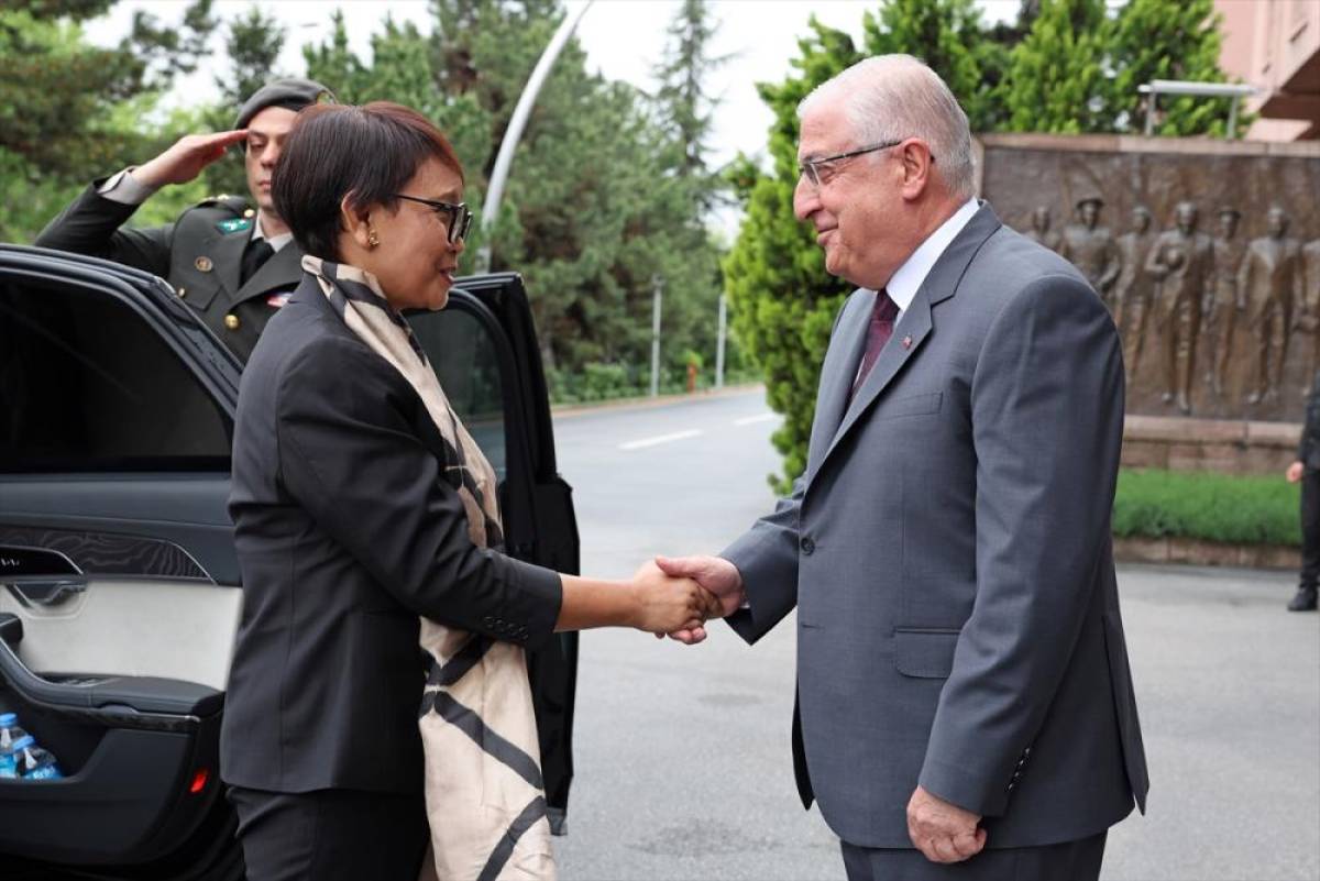Milli Savunma Bakanı Güler, Endonezya Dışişleri Bakanı Marsudi ile görüştü