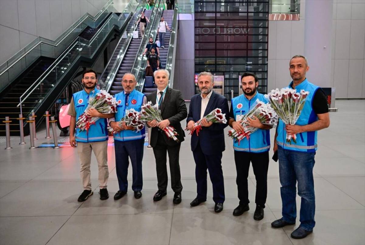 Hacıların kutsal topraklardan yurda d&ouml;n&uuml;şleri s&uuml;r&uuml;yor