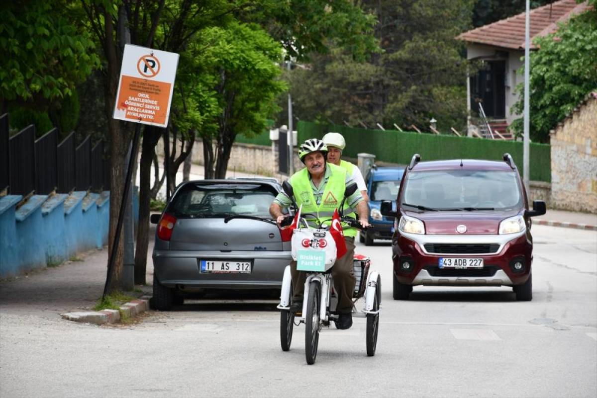 Bilecik'te 86 yaşındaki bisiklet tutkunu farkındalık i&ccedil;in pedal &ccedil;eviriyor
