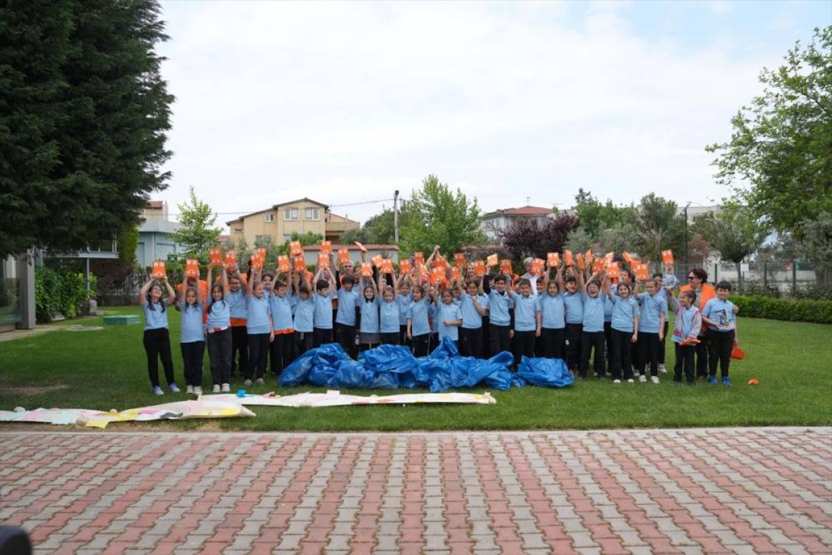 Borusan Grubu D&uuml;nya &Ccedil;evre G&uuml;n&uuml; kapsamında kıyı temizleme etkinliği d&uuml;zenledi