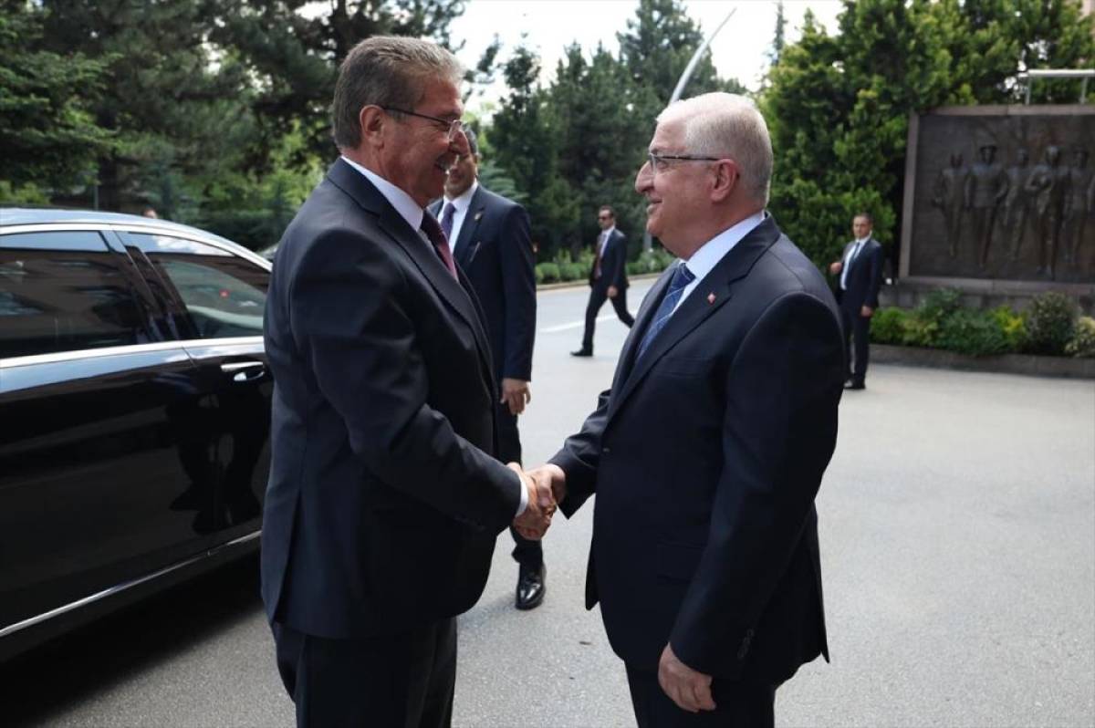 Milli Savunma Bakanı G&uuml;ler, KKTC Başbakanı &Uuml;stel ile g&ouml;r&uuml;şt&uuml;