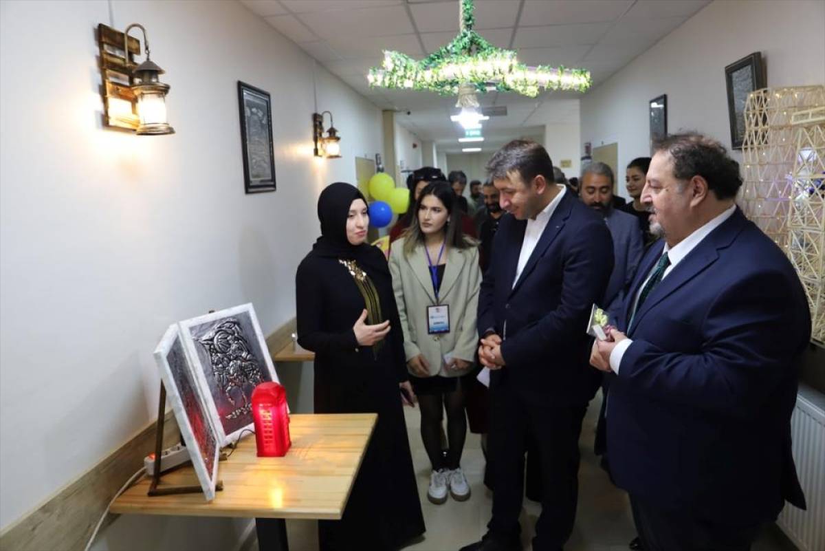 Fırat &Uuml;niversitesi OSB Meslek Y&uuml;ksekokulu'nda yıl sonu sergisi a&ccedil;ıldı