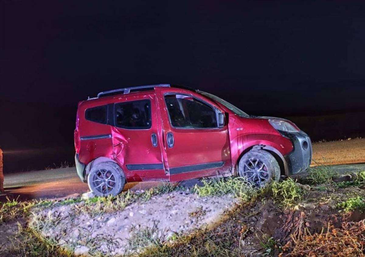 Kars'ta şarampole devrilen otomobildeki 1 kişi yaralandı