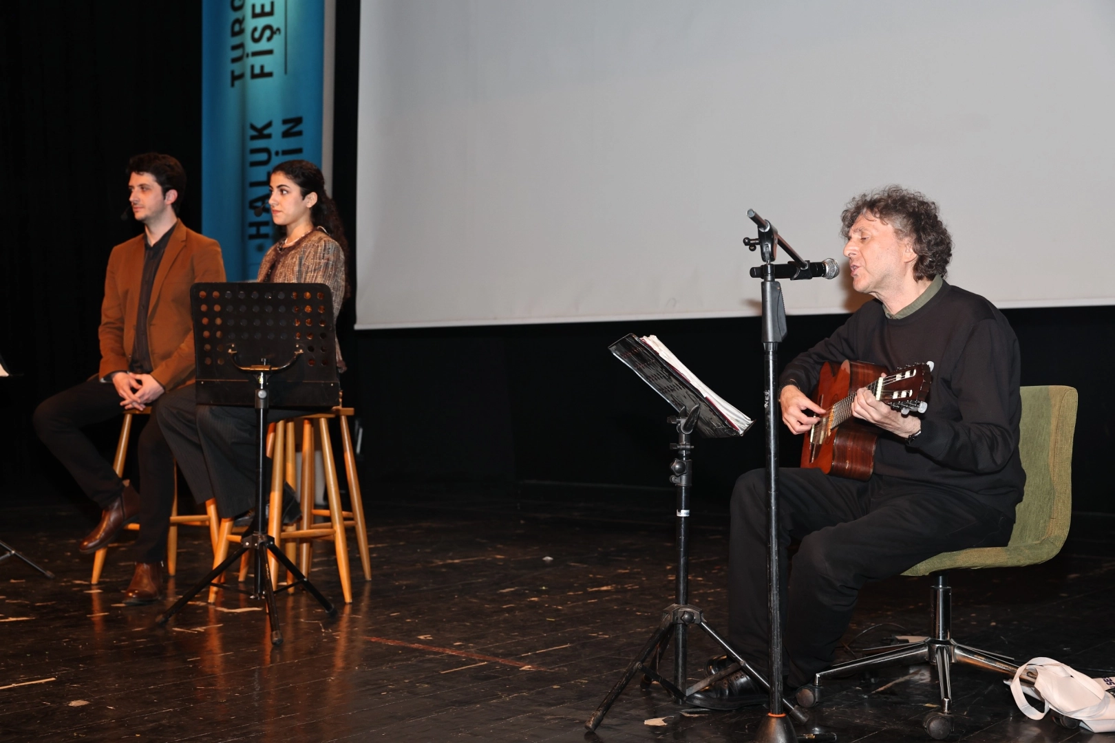 Bursa Nil&uuml;fer&rsquo;de Ataol Behramoğlu ile şiir ve m&uuml;zik dolu gece