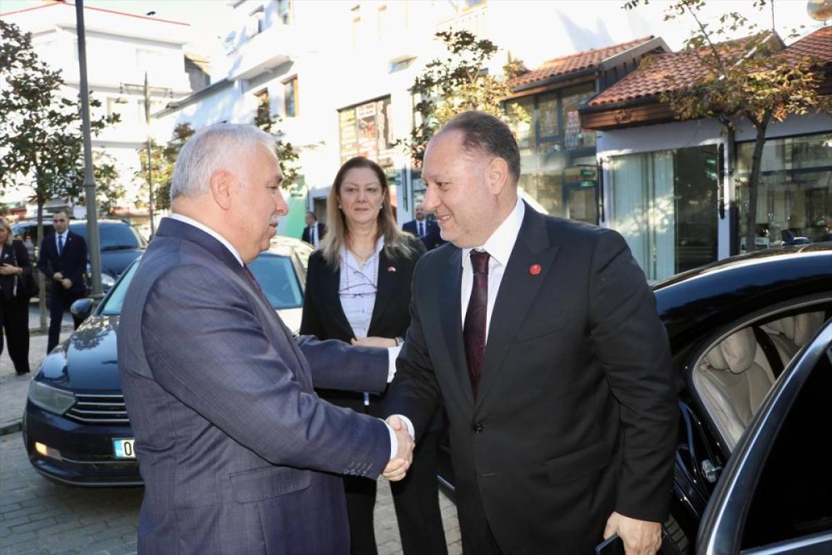 KKTC Cumhuriyet Meclisi Başkanı Öztürkler, Trabzon'da ziyaretlerde bulundu