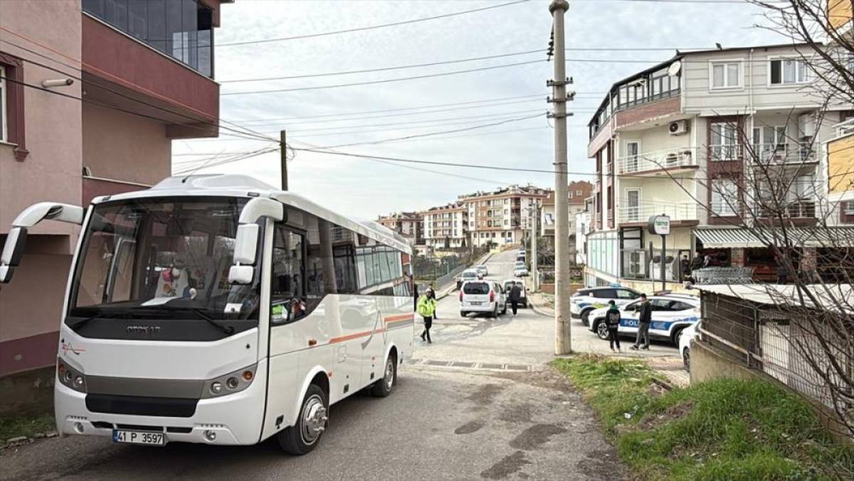 Kocaeli'de servis aracının &ccedil;arptığı ilkokul 1. sınıf &ouml;ğrencisi yaşamını yitirdi