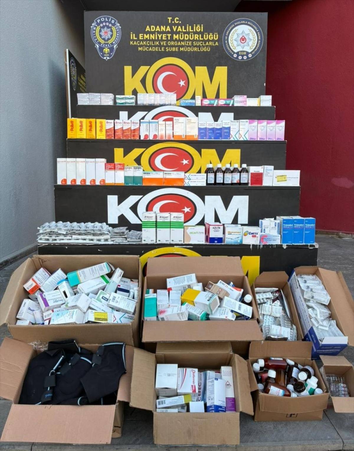 Adana'da 6 bin 247 ila&ccedil; ve 216 tıbbi cihaz ele ge&ccedil;irildi