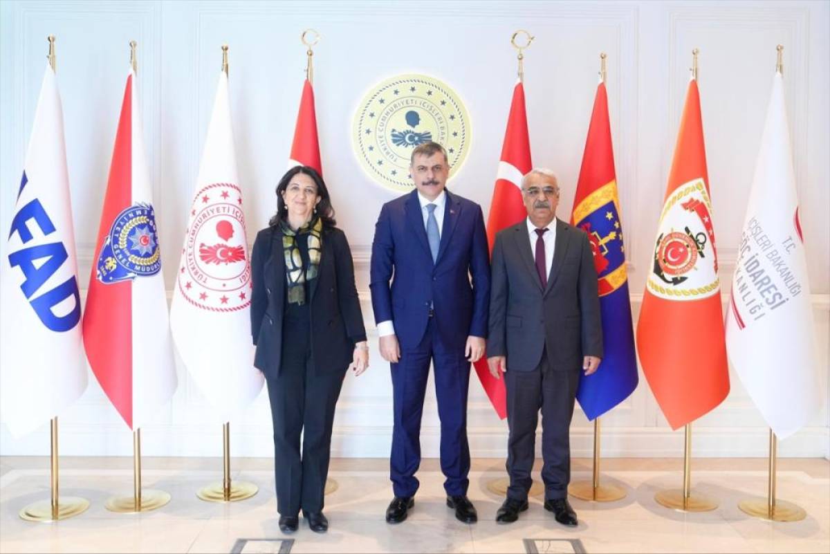 İ&ccedil;işleri Bakanı &Ccedil;ift&ccedil;i, DEM Partili Buldan ve Sancar ile g&ouml;r&uuml;şt&uuml;