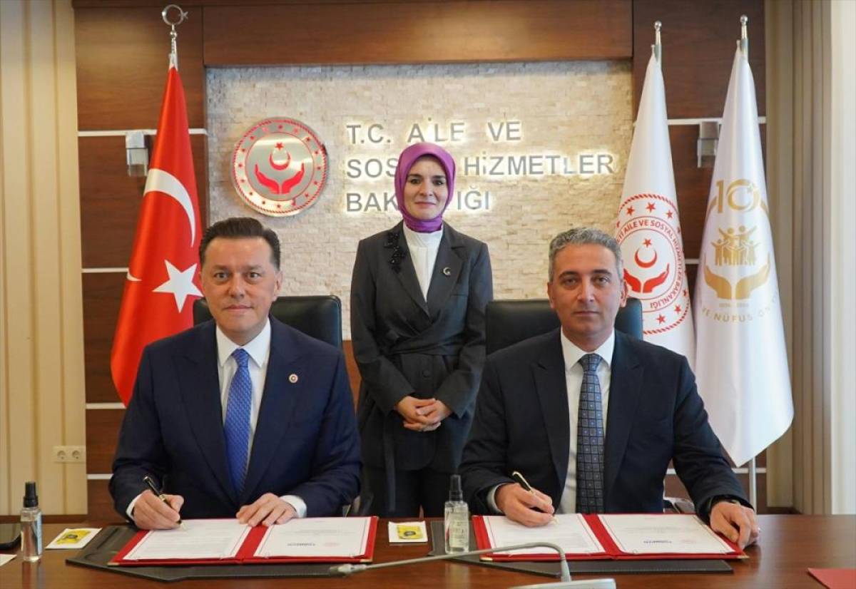 Bakan G&ouml;ktaş, AK Parti Eskişehir Milletvekili Hatipoğlu ile g&ouml;r&uuml;şt&uuml;