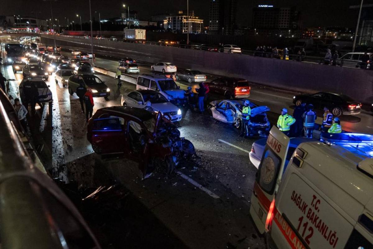 Başkentte zincirleme trafik kazasında 8 kişi yaralandı