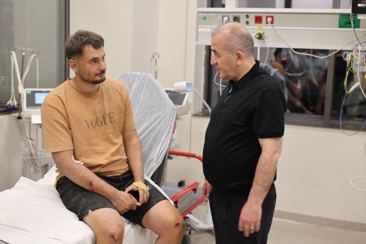 G&Uuml;NCELLEME - Elazığ'da şarampole devrilen minib&uuml;steki 13 kişi yaralandı