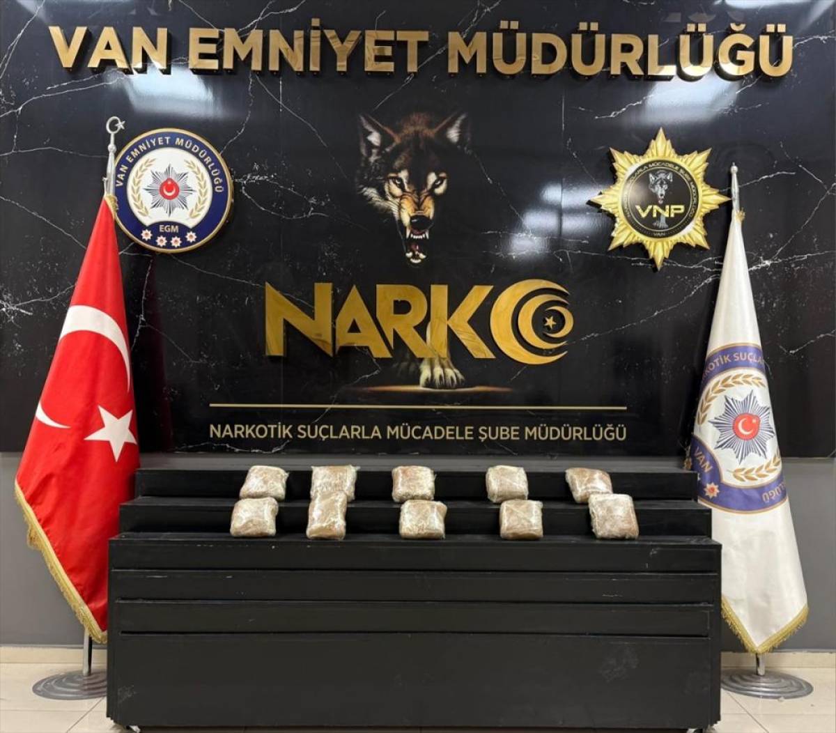 Van'da 13 kilo 140 gram sentetik uyuşturucu ele ge&ccedil;irildi