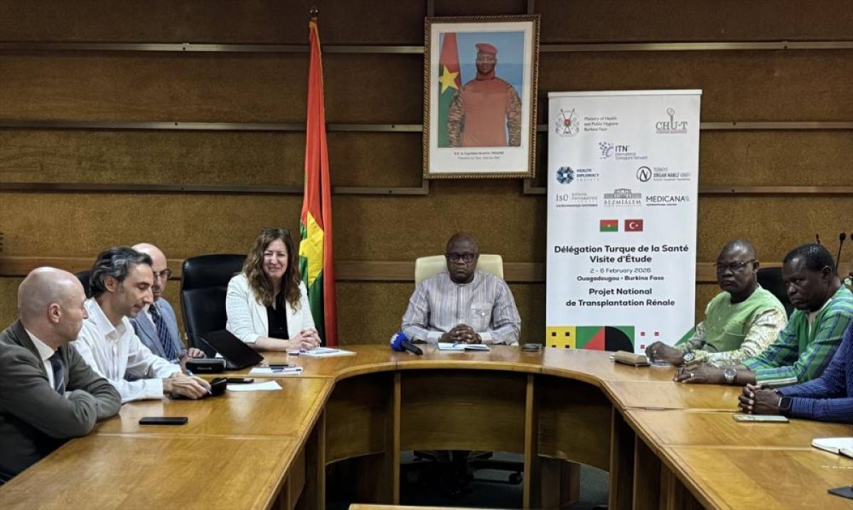 Burkina Faso Sağlık Bakanı Kargougou, T&uuml;rk B&uuml;y&uuml;kel&ccedil;i Esirgen ile sağlık&ccedil;ıları kabul etti