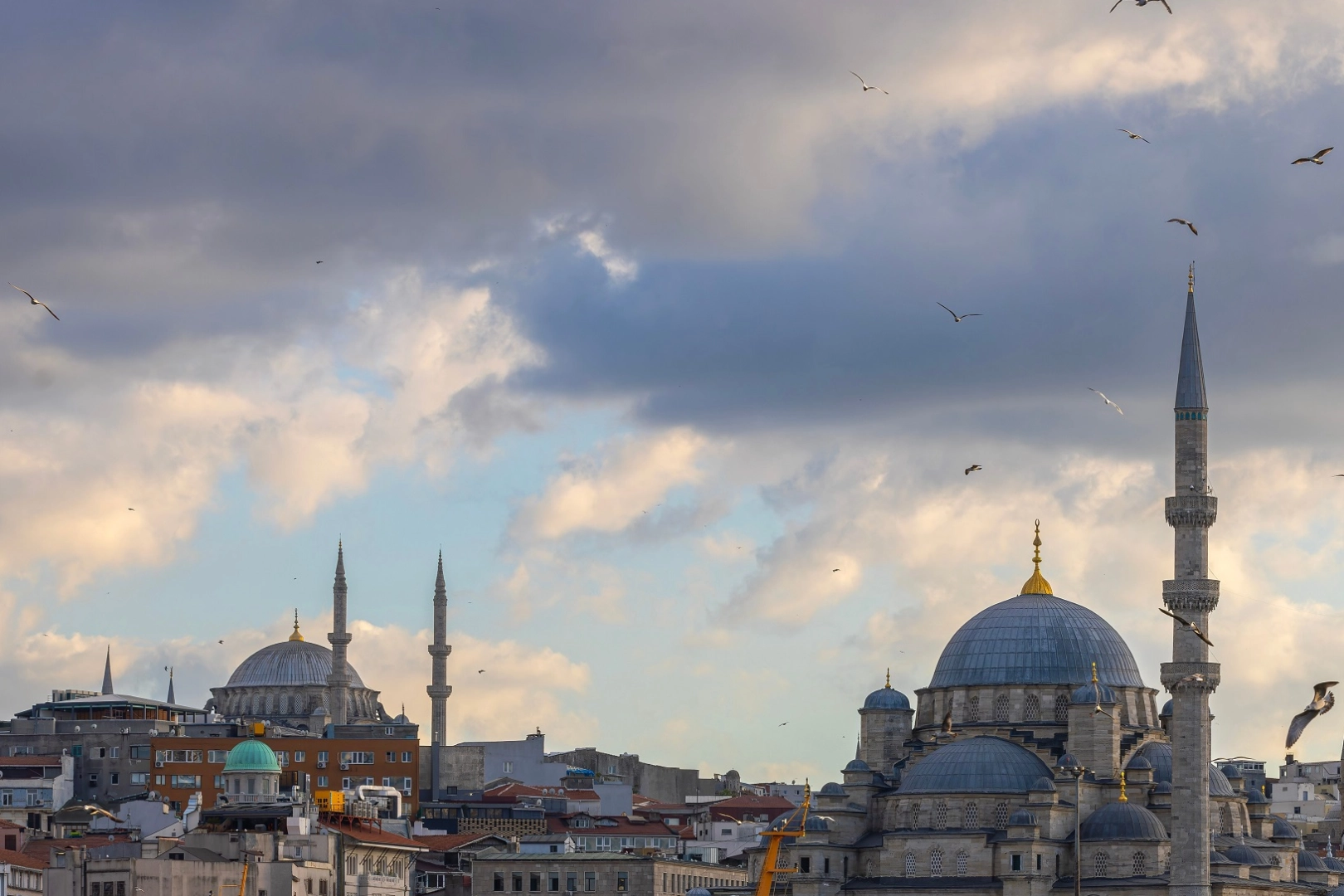 Yurtta bug&uuml;n par&ccedil;alı ve &ccedil;ok bulutlu hava hakim