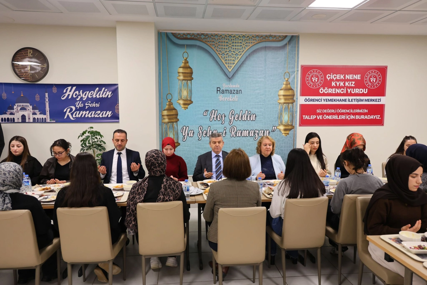 Artvin'de iftar sofrası gen&ccedil;lerle paylaşıldı
