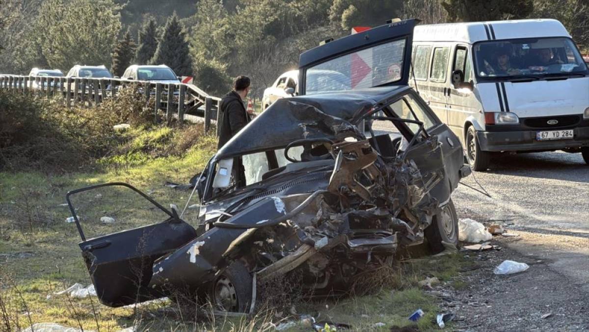 Karab&uuml;k'te trafik kazasında &ouml;len &ccedil;iftin cenazeleri toprağa verildi