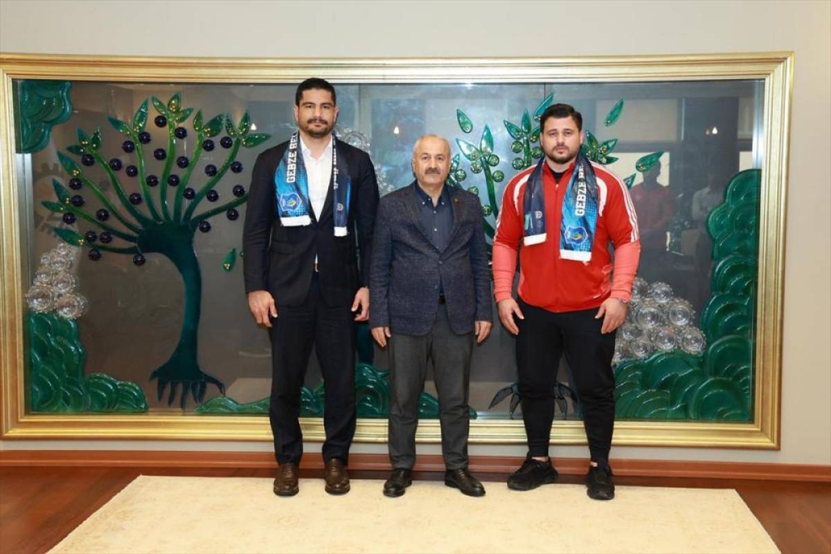 Taha Akg&uuml;l ve Rıza Kayaalp'ten Gebze Belediye Başkanı B&uuml;y&uuml;kg&ouml;z'e ziyaret
