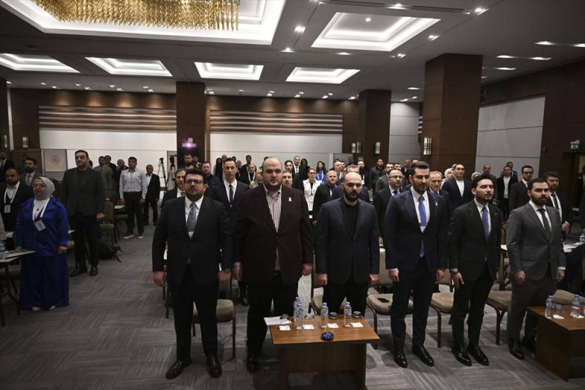 Halit Albayrak, yeniden T&uuml;rkiye Buz Hokeyi Federasyonu Başkanlığına se&ccedil;ildi: