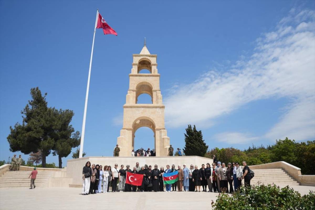 Azerbaycanlı şehit aileleri Tarihi Gelibolu Yarımadası'nı gezdi