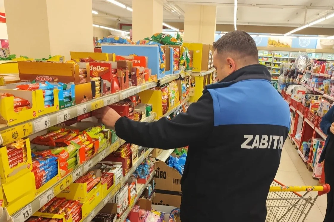 Bursa  İneg&ouml;l'de zabıta ekiplerinden bakkal ve marketlere denetim