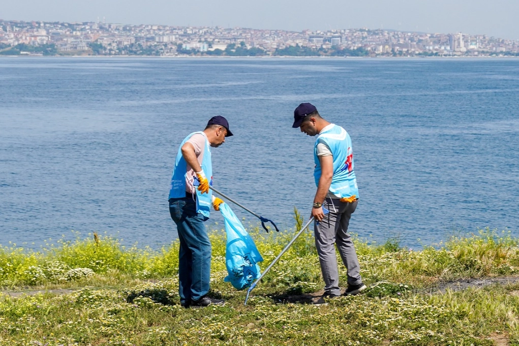 Beylikd&uuml;z&uuml;'nde &ouml;zel kıyı temizliği