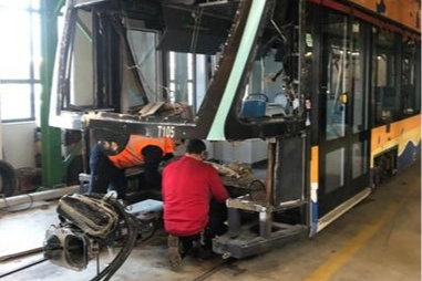 İzmir Metro ara&ccedil;larını kendi g&uuml;c&uuml;yle yeniliyor
