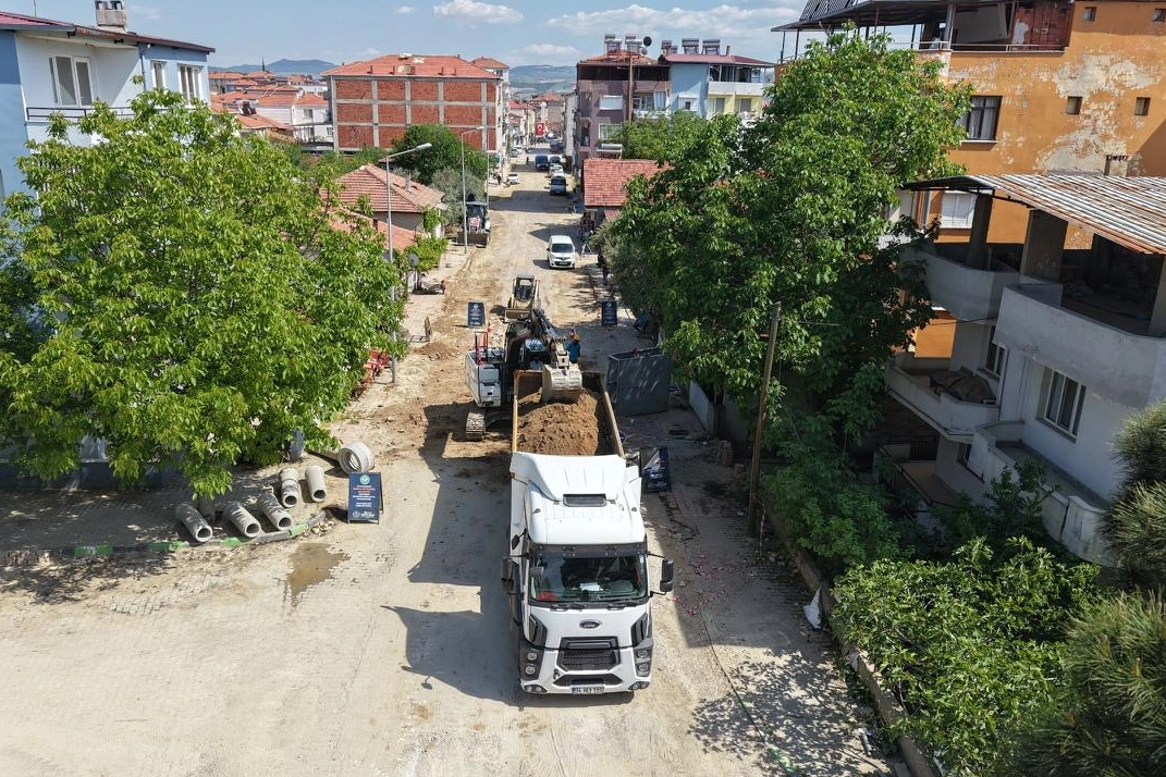 Manisa K&ouml;pr&uuml;başı&rsquo;nda yıllardır beklenen altyapıya neşter
