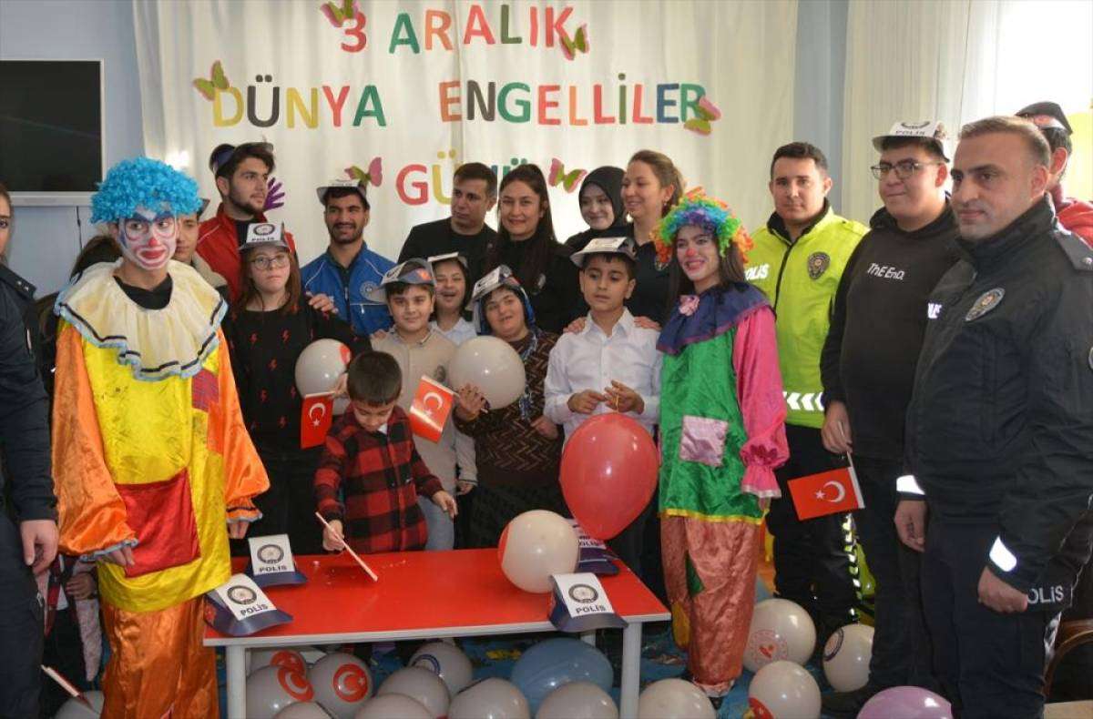 Bitlis'te polisler özel gereksinimli çocuklarla buluştu