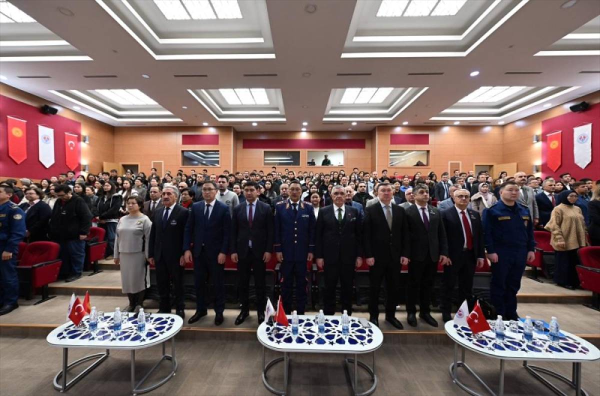 Kırgızistan-T&uuml;rkiye Manas &Uuml;niversitesi'nde 6 Şubat depremlerinde hayatını kaybedenler anıldı