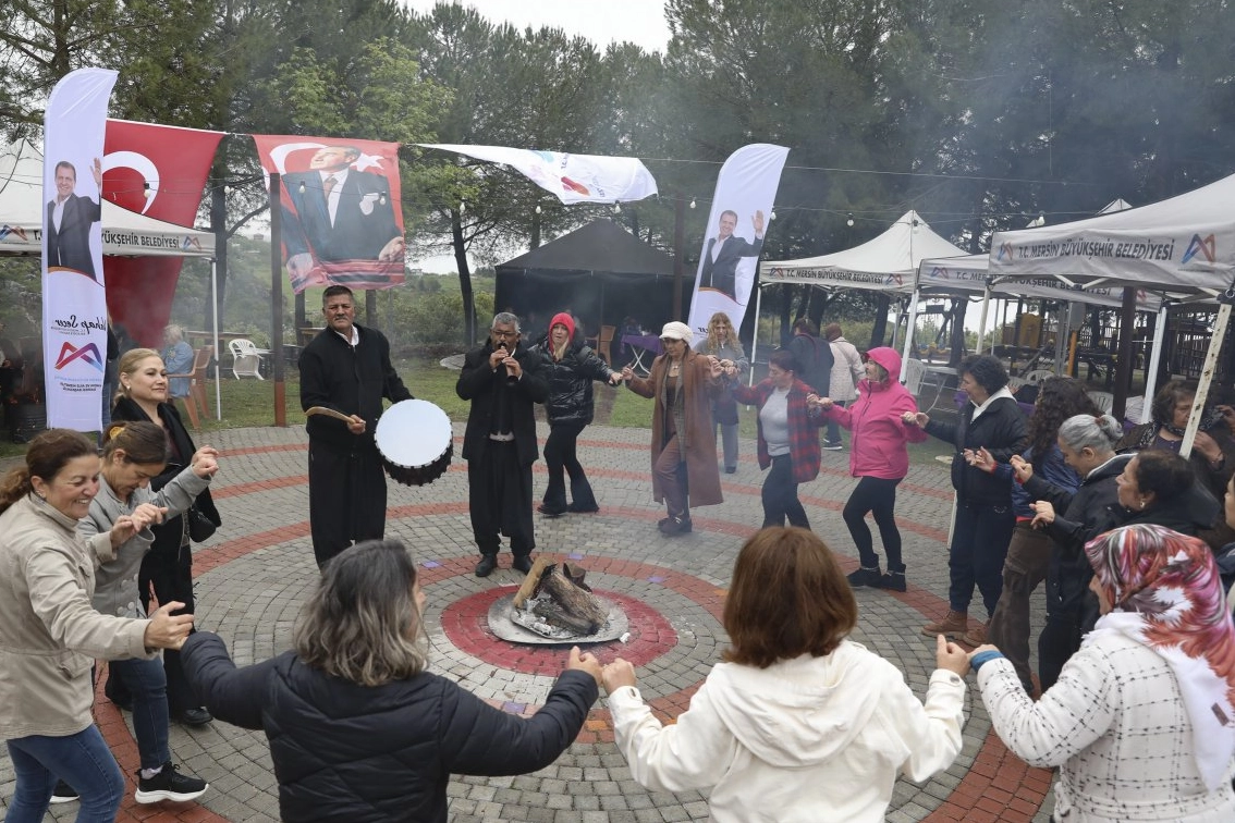Mersin&rsquo;de Hıdırellez coşkusu Darısekisi&rsquo;nde yaşandı