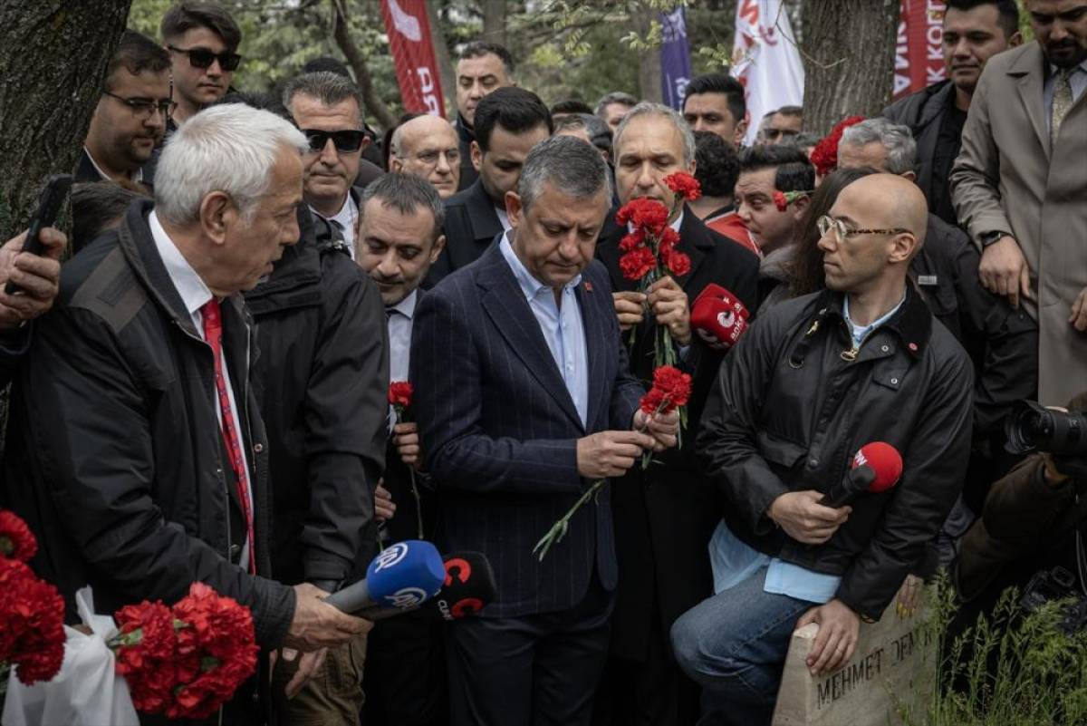 CHP Genel Başkanı &Ouml;zel, Gezmiş, Aslan ve İnan i&ccedil;in d&uuml;zenlenen anma programında konuştu: