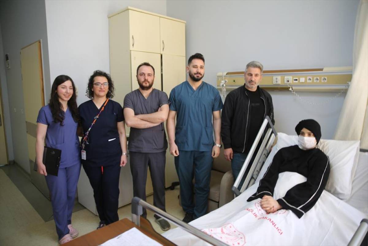 Aynı masada hem sezaryen hem de beyin ameliyatı yapılan kadın sağlığına kavuştu