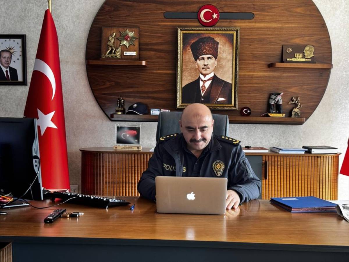 &Ccedil;ankırı Emniyet M&uuml;d&uuml;r&uuml; Canıtez, AA'nın "Yılın Kareleri" oylamasına katıldı