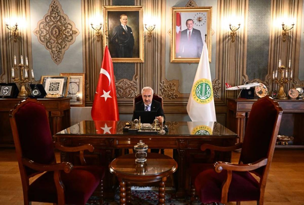 İstanbul &Uuml;niversitesi Rekt&ouml;r&uuml; Prof. Dr. Z&uuml;lfikar, AA'nın "Yılın Kareleri" oylamasına katıldı