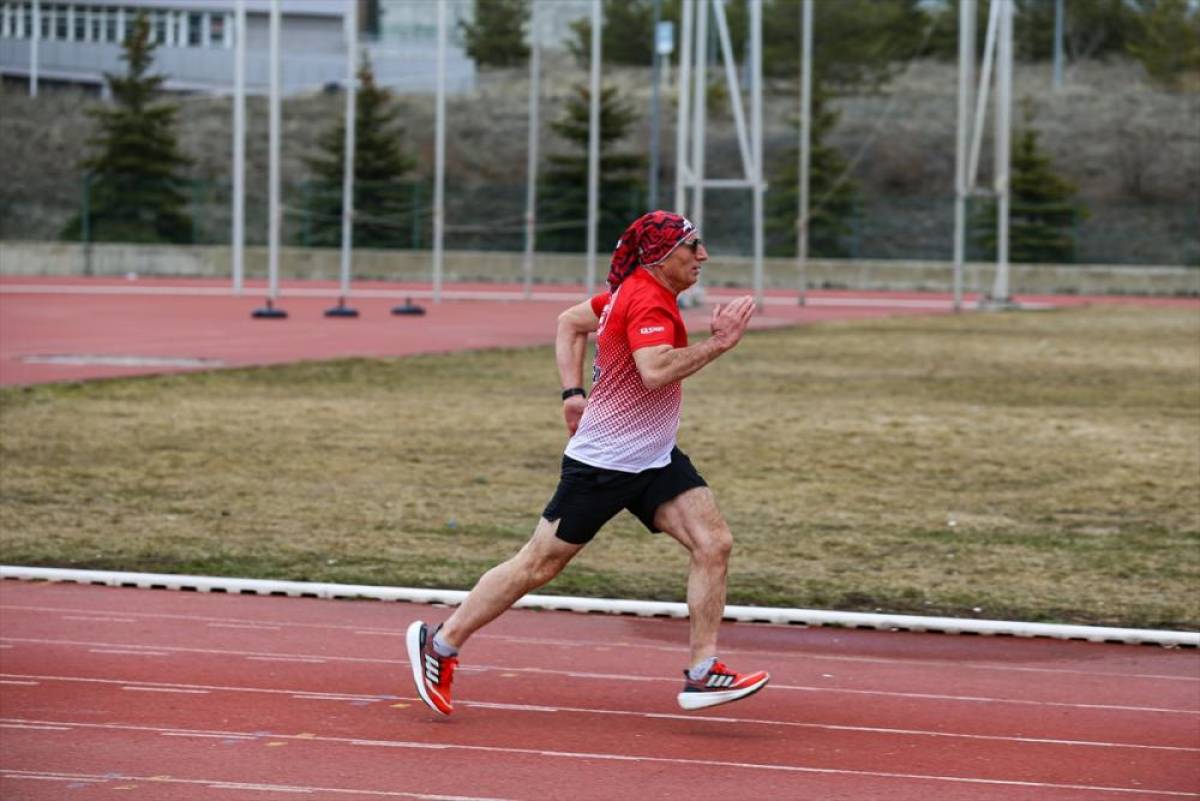 Sigarayı bırakıp spora başlayan polis, atletizmde başarıdan başarıya koşuyor