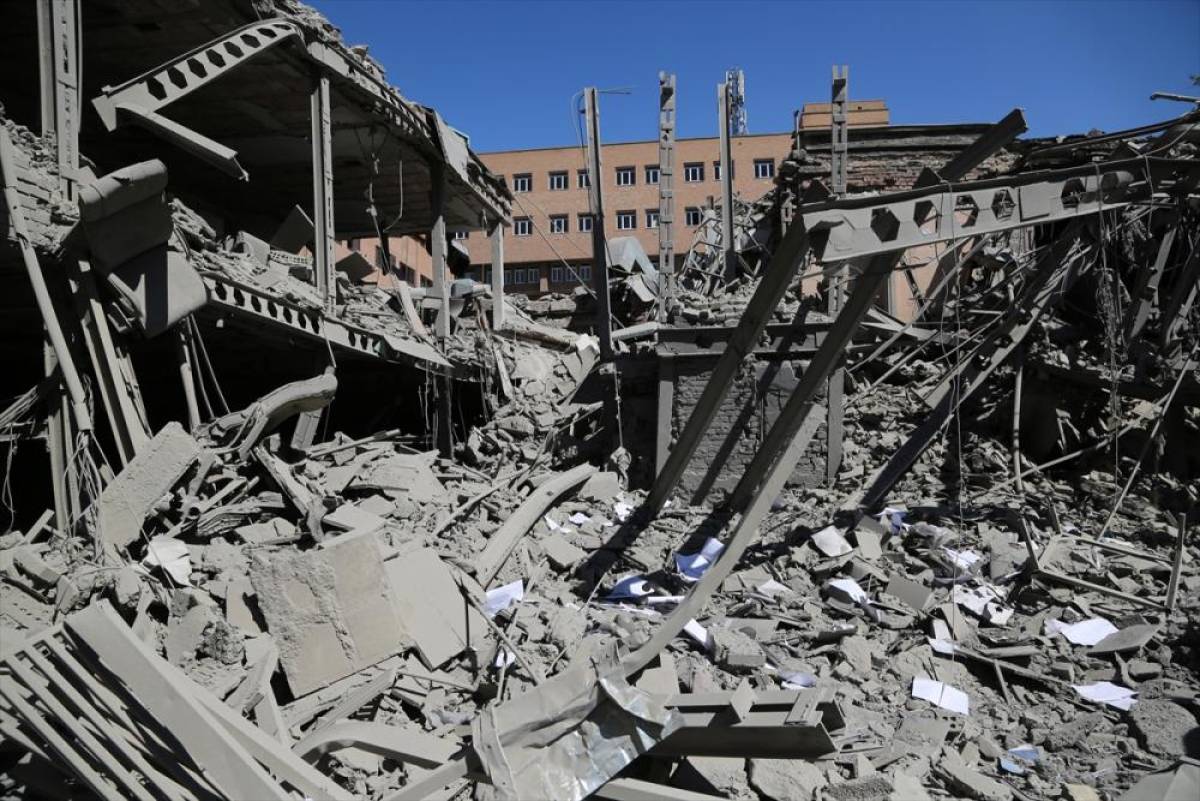 AA ekibi, ABD-İsrail'in hedef aldığı Tahran'daki Şerif Teknoloji &Uuml;niversitesi'ni g&ouml;r&uuml;nt&uuml;ledi