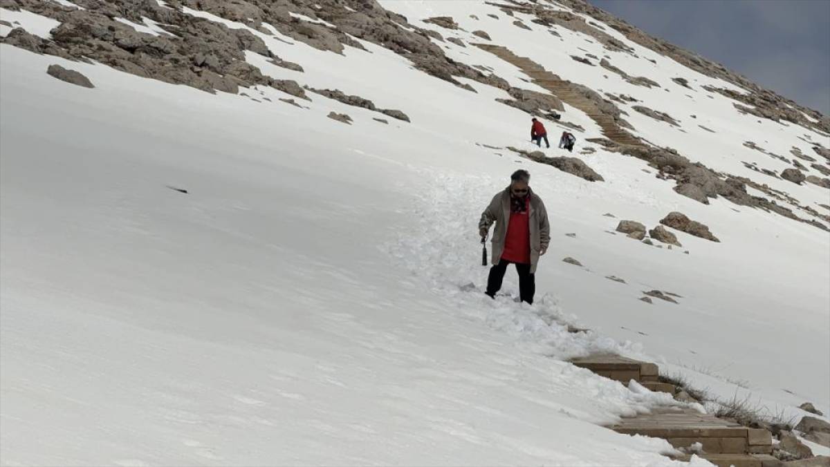 D&uuml;nya mirası Nemrut sezonun ilk ziyaret&ccedil;ilerini ağırladı