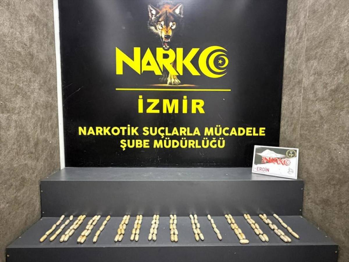 İzmir'de midelerinde uyuşturucu bulunan 2 ş&uuml;pheli tutuklandı