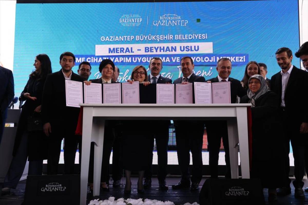 Milli Eğitim Bakanı Tekin, Gaziantep'te kreş ve g&uuml;nd&uuml;z bakımevinin a&ccedil;ılışını yaptı: