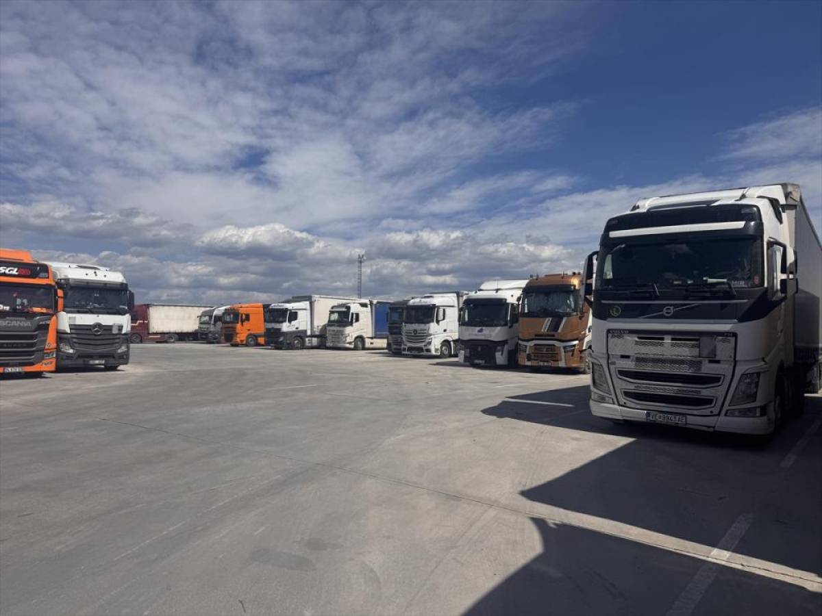 Kapıkule'de tır şof&ouml;rleri yaşadıkları sorunları anlattı