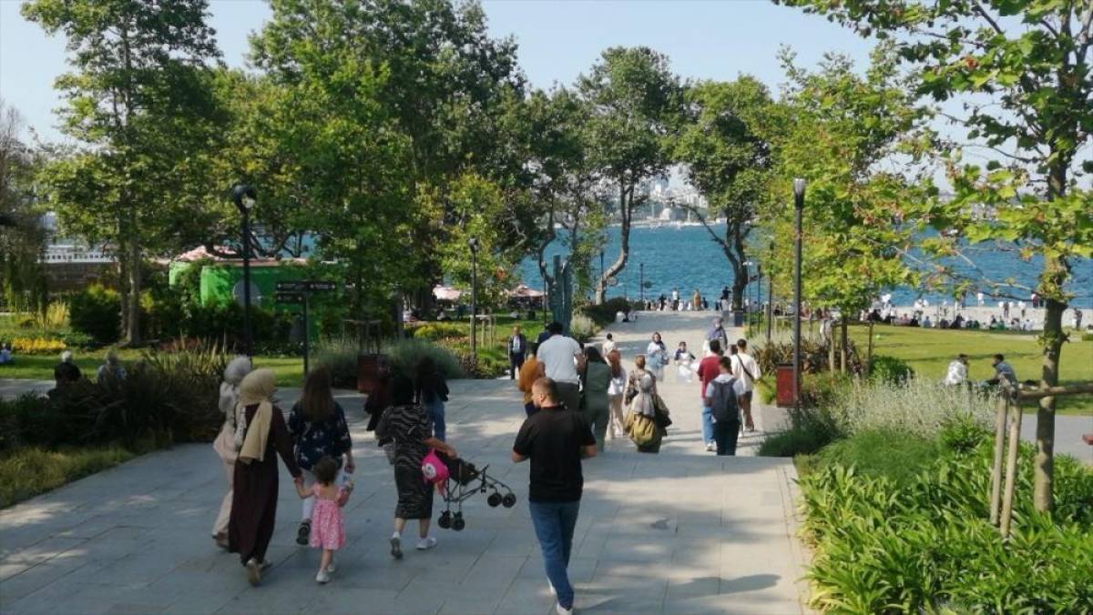 İstanbullular bayramın ilk gününde sahil ve parklarda vakit geçirdi