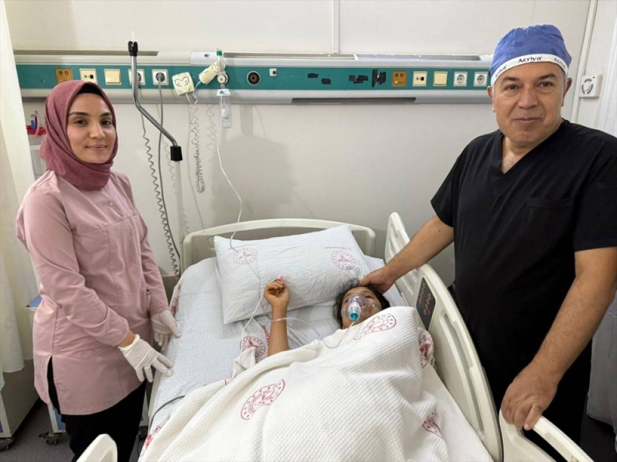 Şanlıurfa'da eşarbını düzelten kız çocuğunun yuttuğu toplu iğne ameliyatla alındı