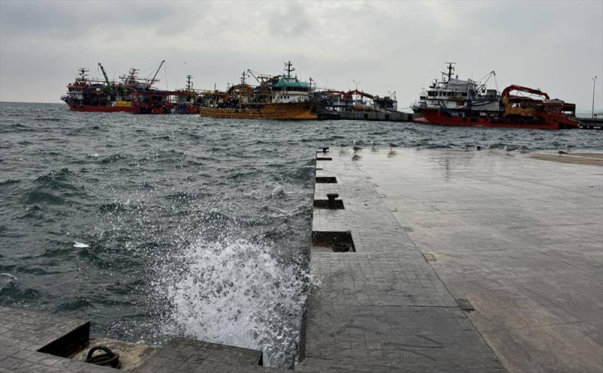 Karadeniz'deki etkili rüzgar balık avcılığını olumsuz etkiledi