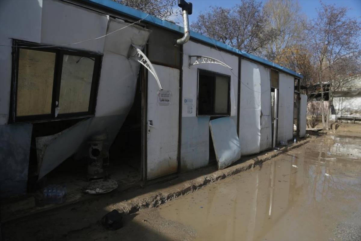 Suriye'nin İdlib ilinde bir hastane sel nedeniyle kullanılamaz hale geldi